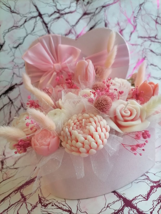 Aranjament floral din lumânări parfumate din ceară de soia handmade, unicat