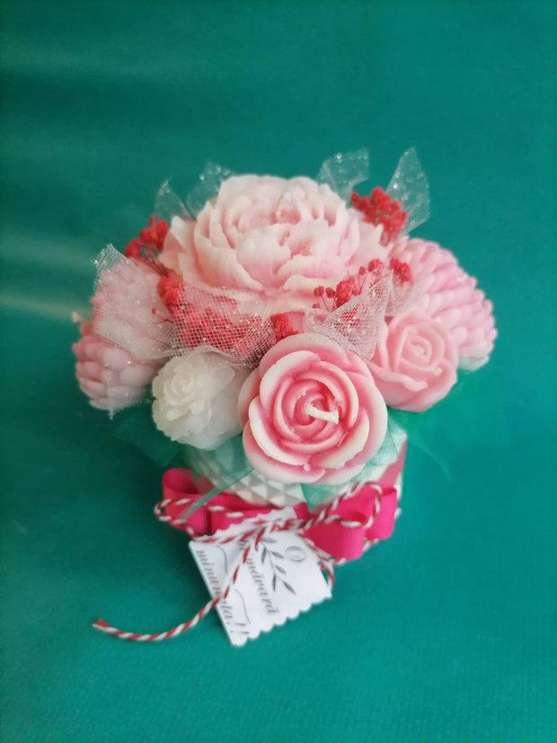 Aranjament floral din lumânări parfumate din ceară de soia handmade, unicat