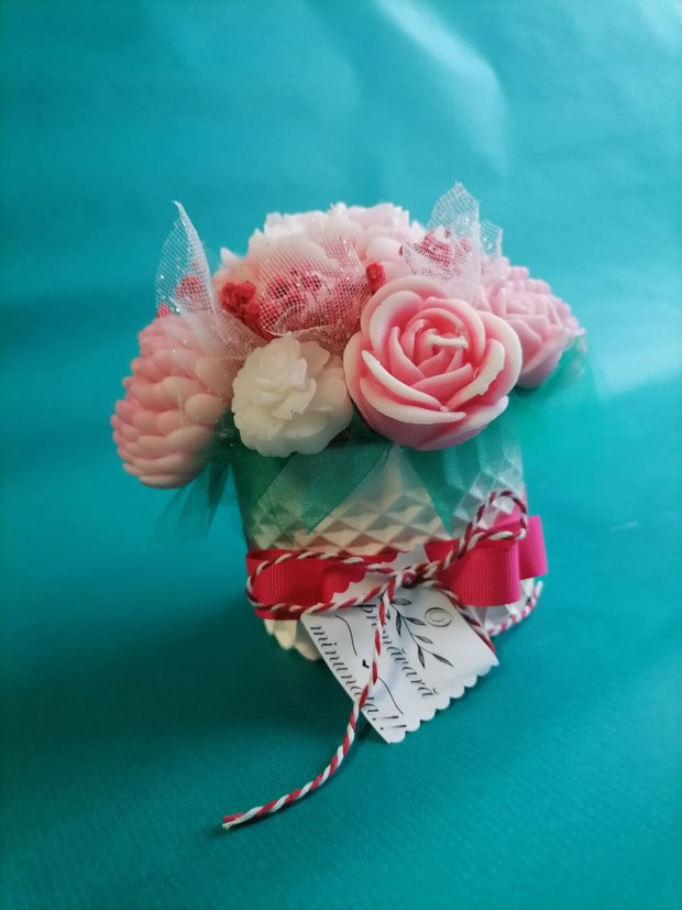 Aranjament floral din lumânări parfumate din ceară de soia handmade, unicat
