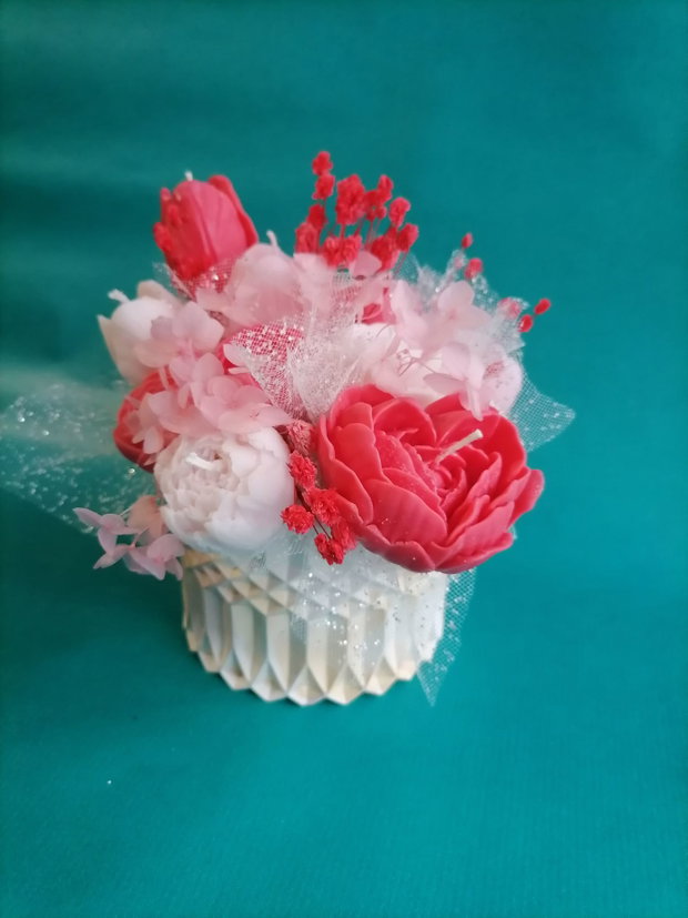 Aranjament floral din lumânări parfumate din ceară de soia handmade, unicat