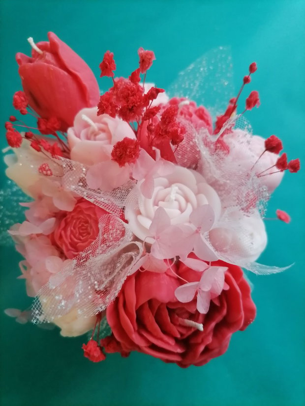 Aranjament floral din lumânări parfumate din ceară de soia handmade, unicat