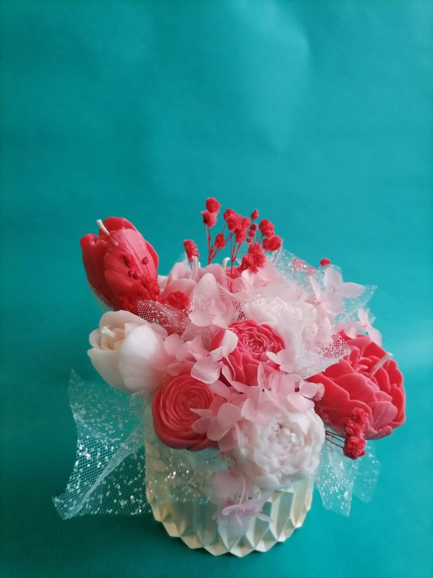 Aranjament floral din lumânări parfumate din ceară de soia handmade, unicat