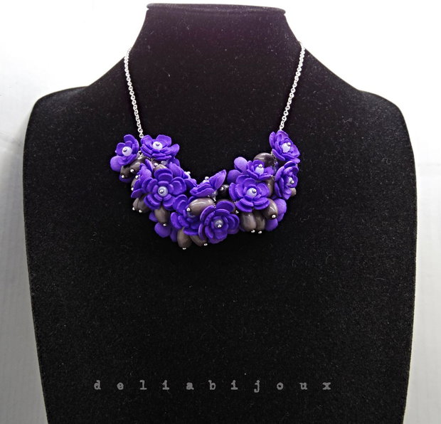Colier handmade statement cu flori mov - buchet floral pe lanț din inox (cod1387)
