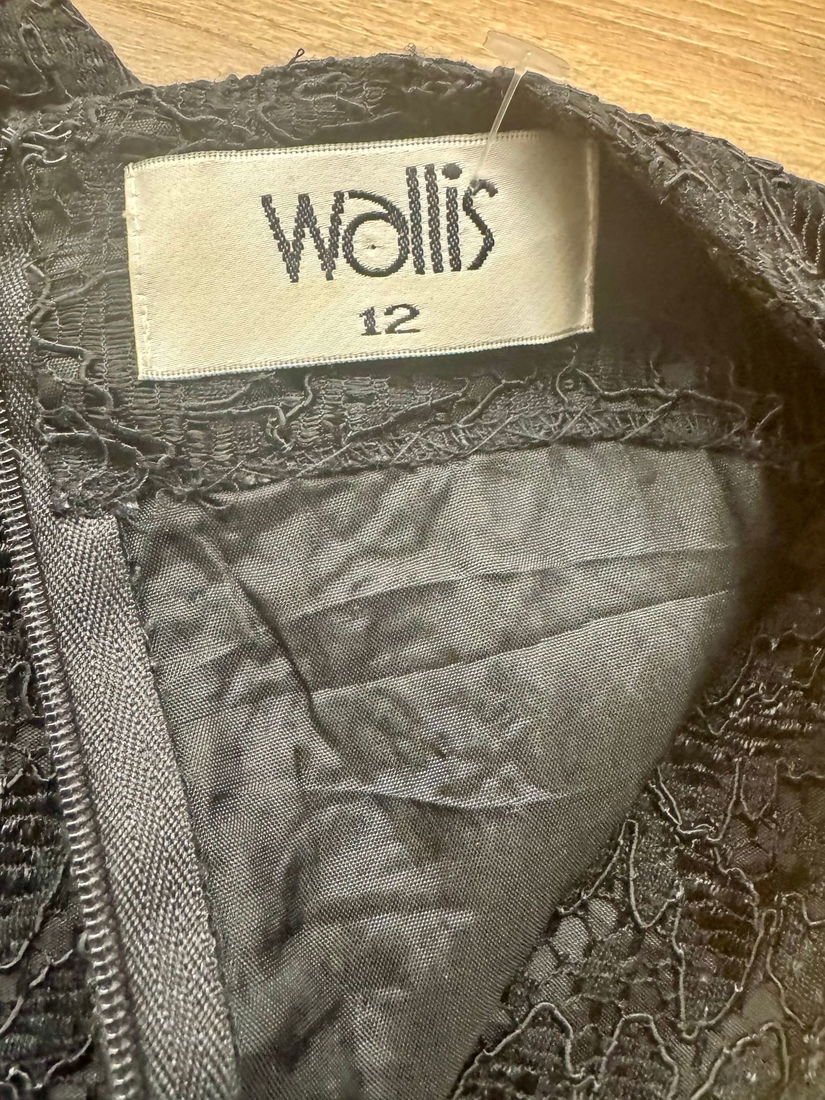 ROCHIE WALLIS ELEGANTA , DANTELA BRODATA MANUAL MARIME 12