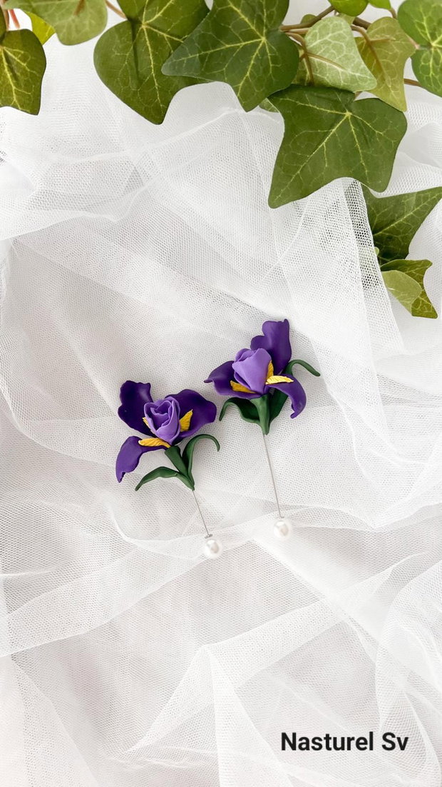 Pin martisor: Iris
