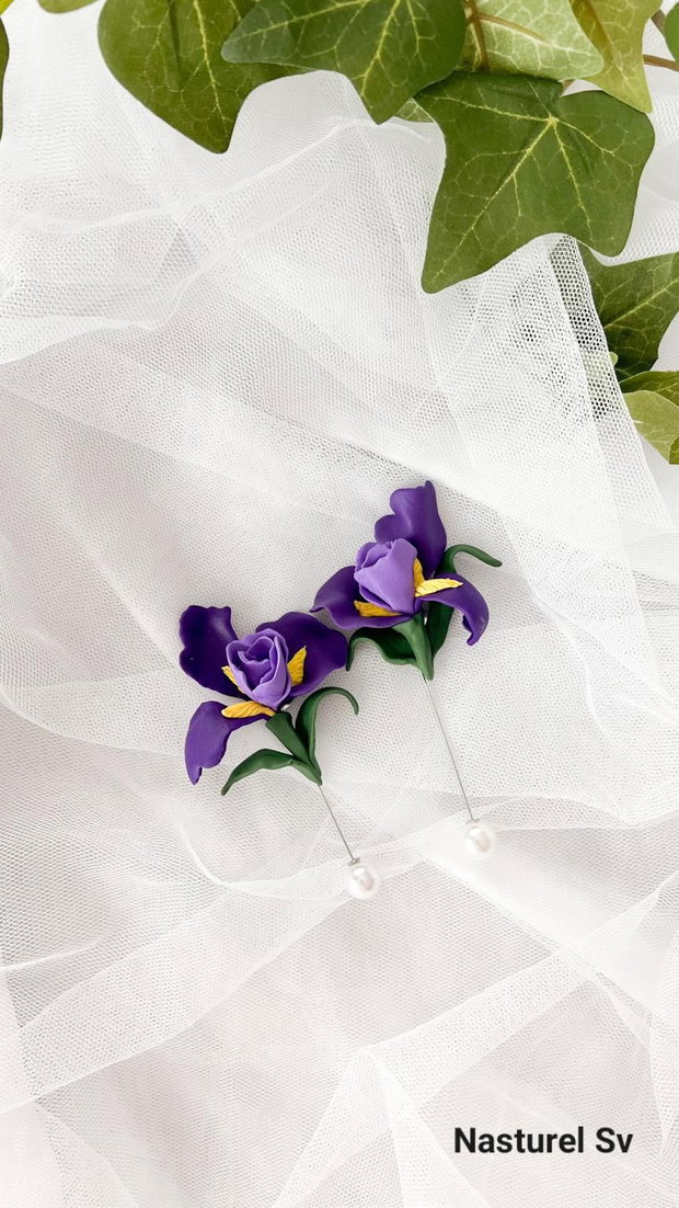 Pin martisor: Iris