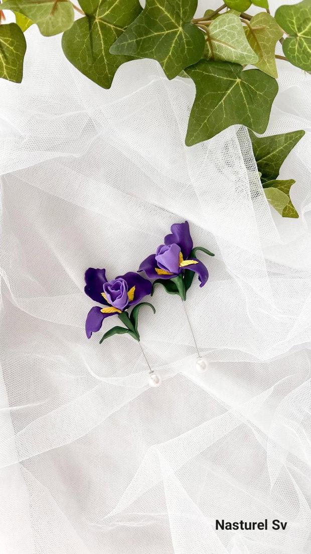 Pin martisor: Iris