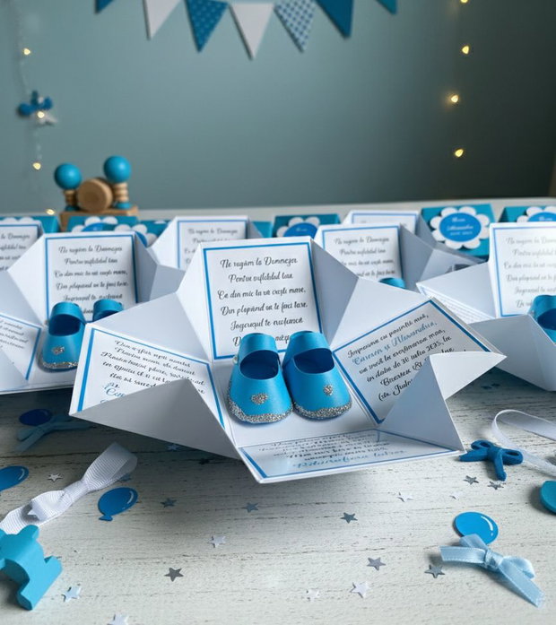 Invitații botez băieți cu papucei miniaturali