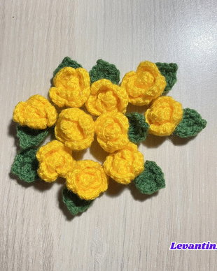 Set 10 trandafiri mici croșetați  2,5 cm, cu frunză, personalizabili cromatic. LA COMANDA