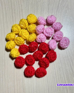 Set 10 muguri de trandafiri croșetați  1,5 cm, personalizabili cromatic. LA COMANDA