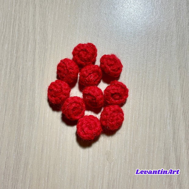 Set 10 muguri de trandafiri croșetați 1,5 cm, personalizabili cromatic. LA COMANDA