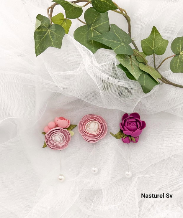 Pin martisor: Ranunculus si bujori
