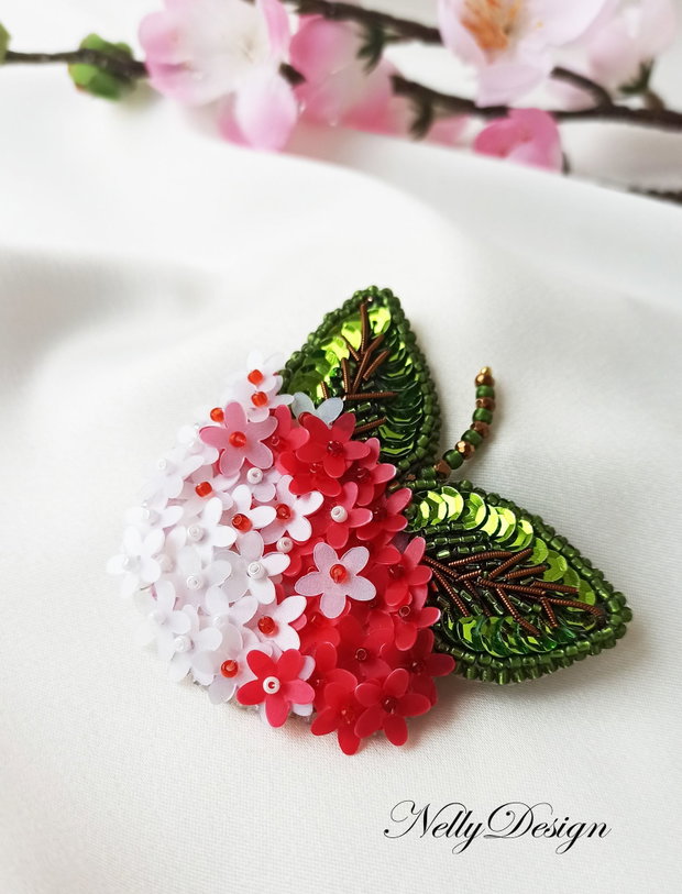 Brosa florala - broderie manuala