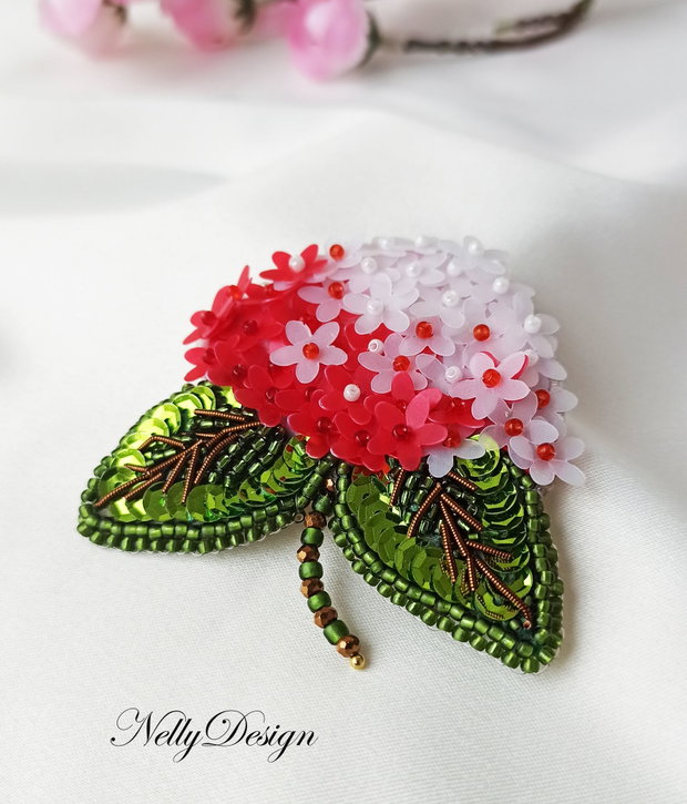 Brosa florala - broderie manuala
