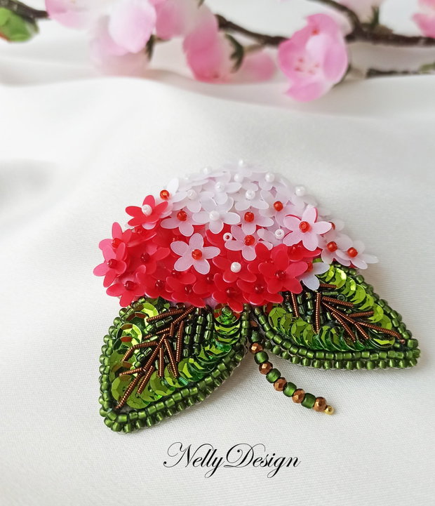 Brosa florala - broderie manuala