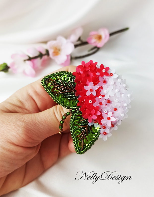 Brosa florala - broderie manuala