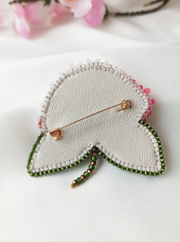 Brosa florala - broderie manuala