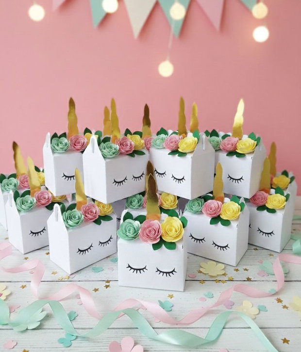 Cutii mărturii botez fetițe Unicorn și flori