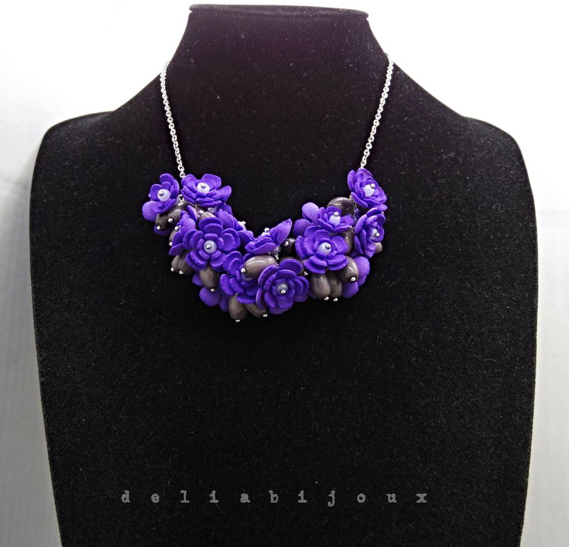 Colier handmade statement cu flori mov - buchet floral pe lanț din inox (cod1387)