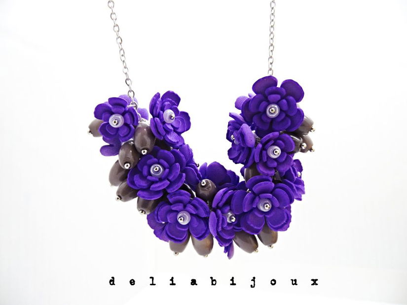 Colier handmade statement cu flori mov - buchet floral pe lanț din inox (cod1387)