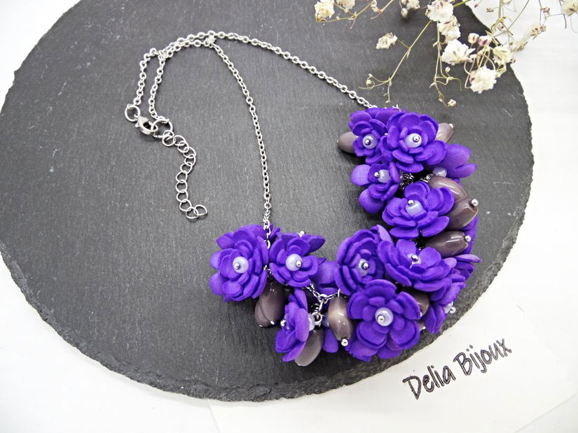 Colier handmade statement cu flori mov - buchet floral pe lanț din inox (cod1387)