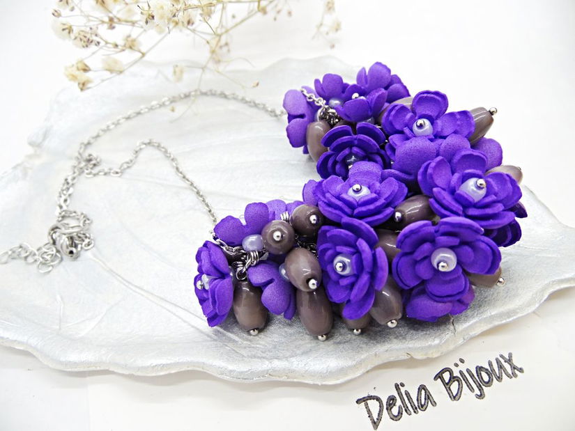 Colier handmade statement cu flori mov - buchet floral pe lanț din inox (cod1387)