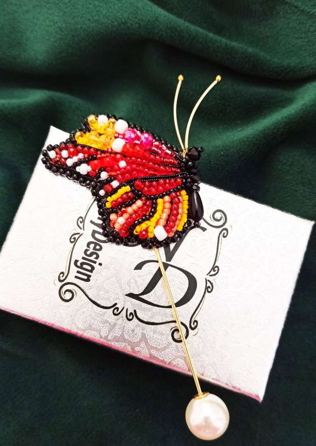 Fluturas - Brosa martisor broderie manuala