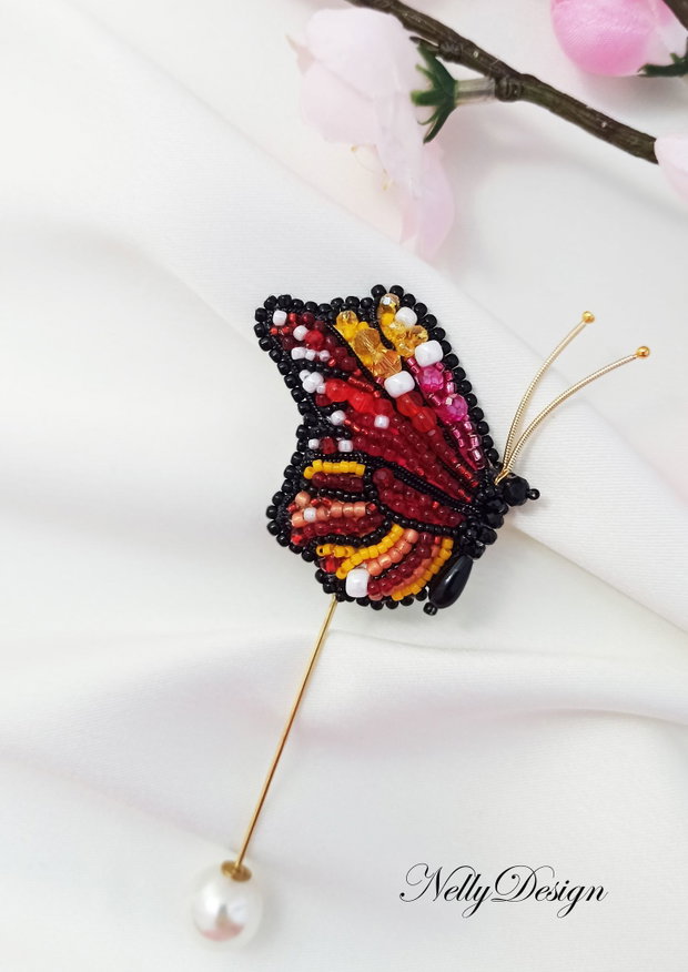 Fluturas - Brosa martisor broderie manuala