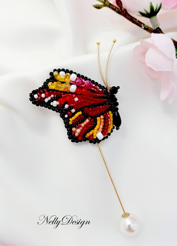 Fluturas - Brosa martisor broderie manuala