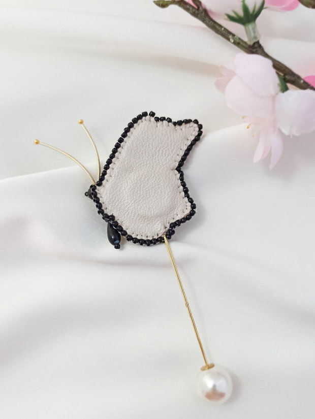 Fluturas - Brosa martisor broderie manuala