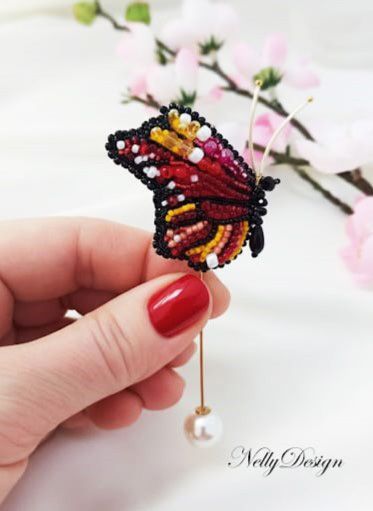 Fluturas - Brosa martisor broderie manuala