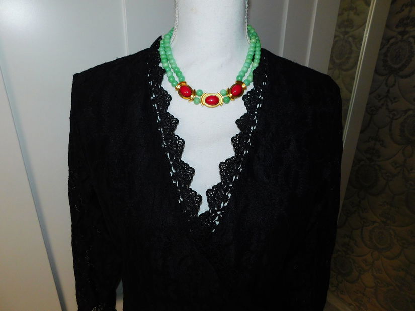 Rochie  noua  dantela , neagra , masura 44,   colier   cadou