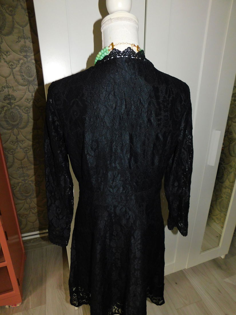 Rochie  noua  dantela , neagra , masura 44,   colier   cadou