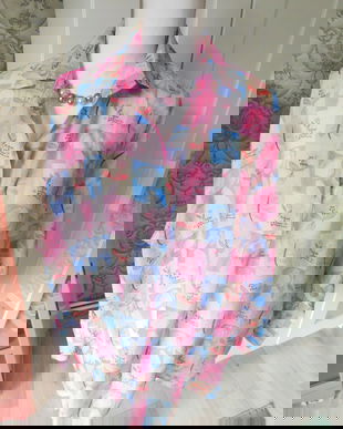 Bluza  noua,  usoara, estivala, italia,   masura 48 - 50 , deosebita