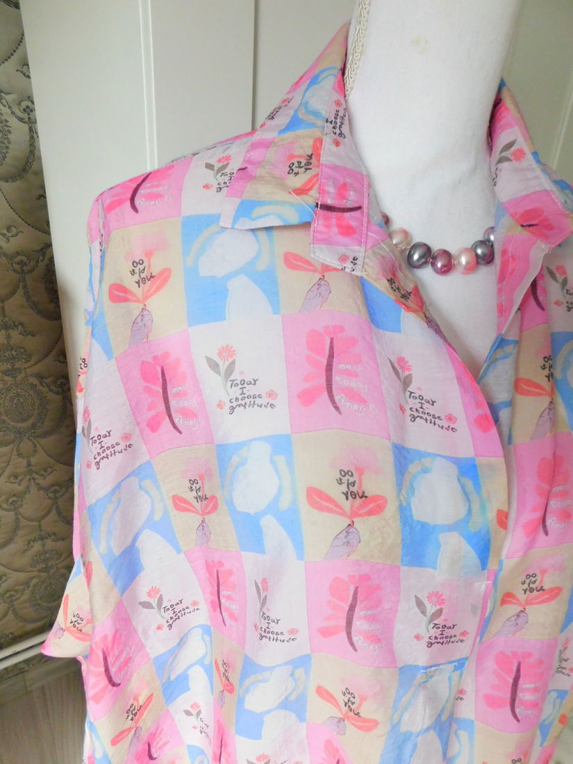 Bluza  noua,  usoara, estivala, italia,   masura 48 - 50 , deosebita