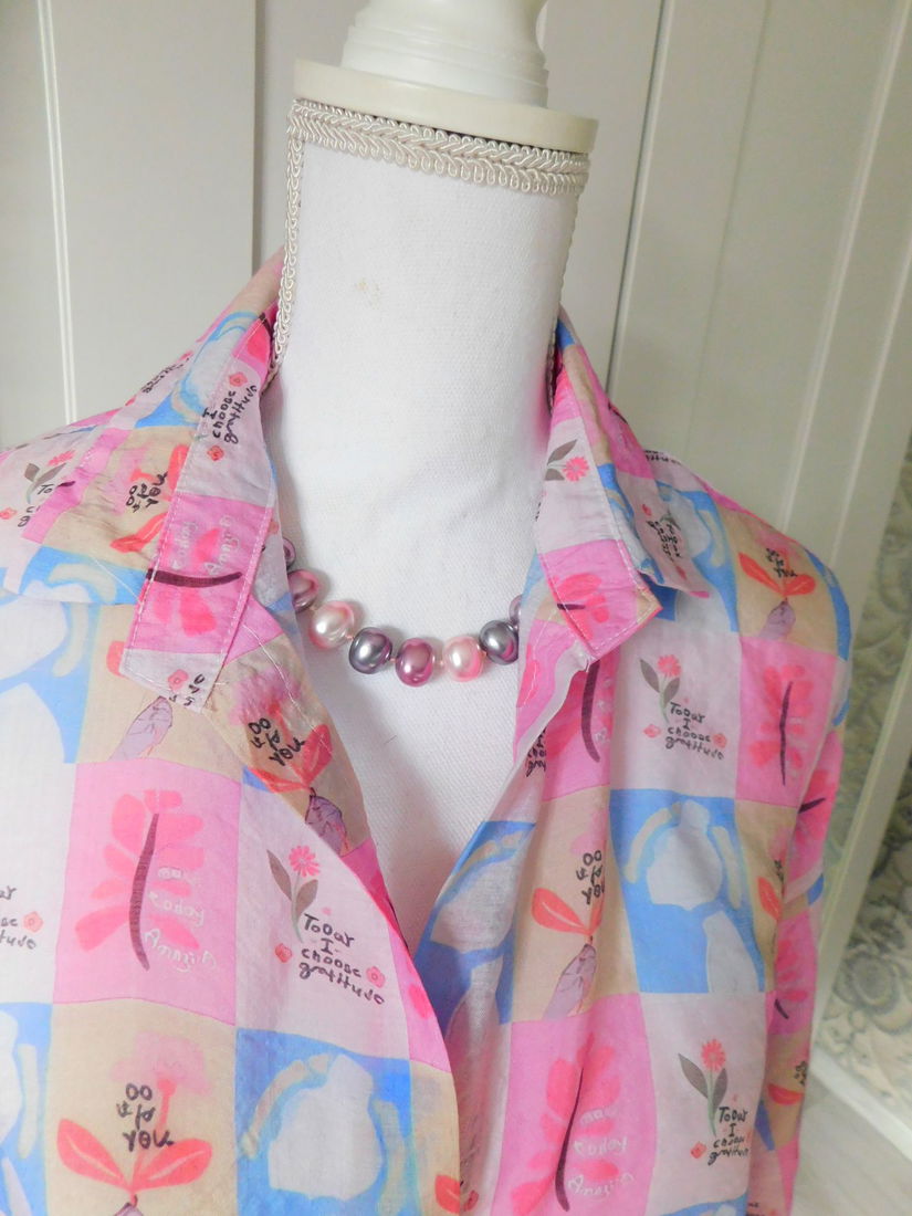 Bluza  noua,  usoara, estivala, italia,   masura 48 - 50 , deosebita