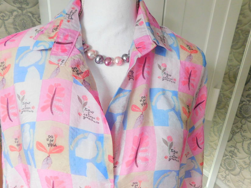 Bluza  noua,  usoara, estivala, italia,   masura 48 - 50 , deosebita