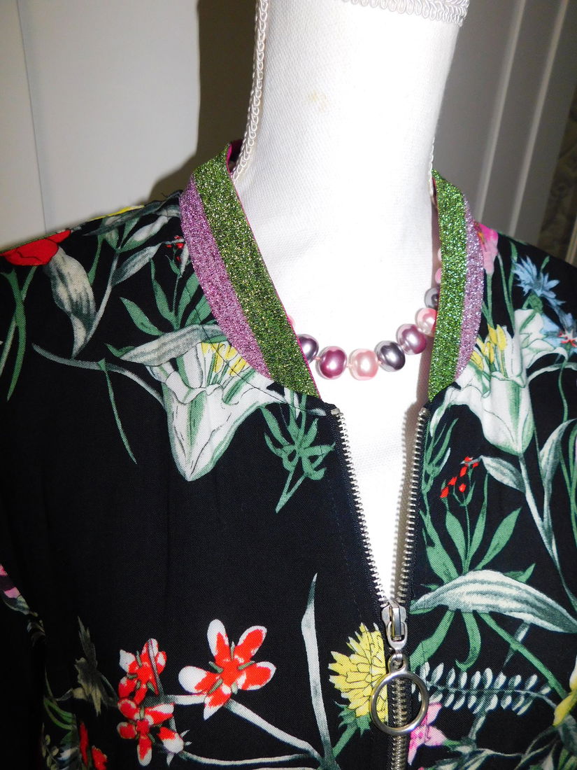 Blazer nou, usor , elegant, fin masura 52   -54