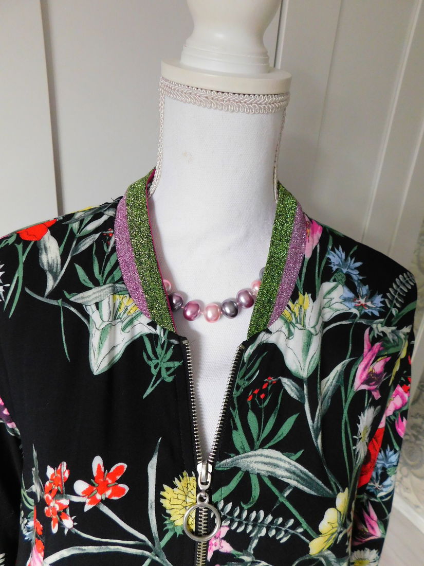 Blazer nou, usor , elegant, fin masura 52   -54