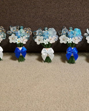 Beaded bouquet albastru