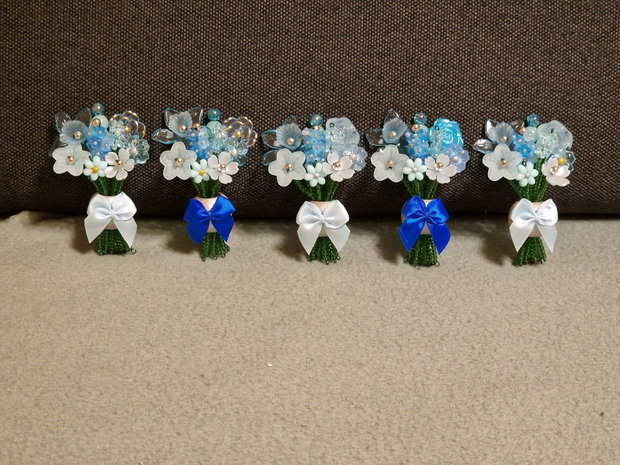 Beaded bouquet albastru