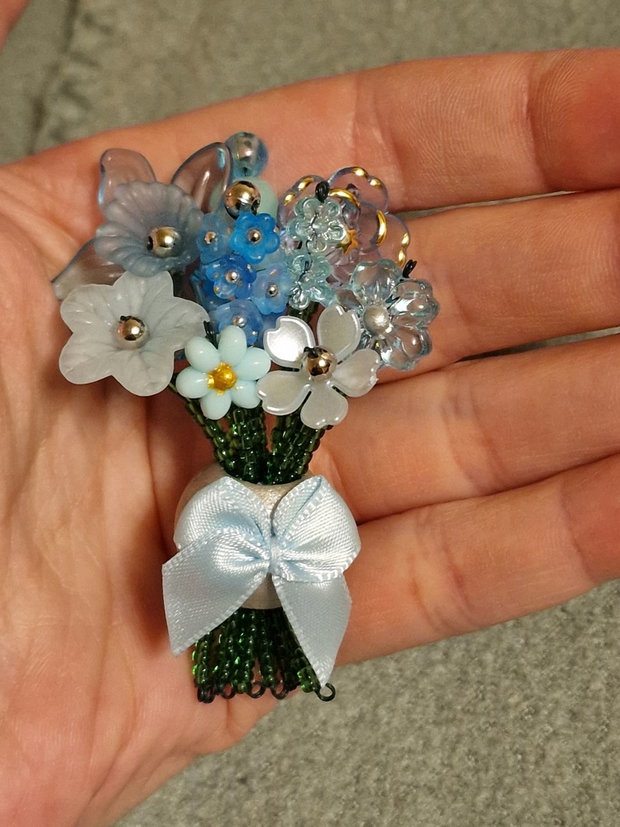 Beaded bouquet albastru