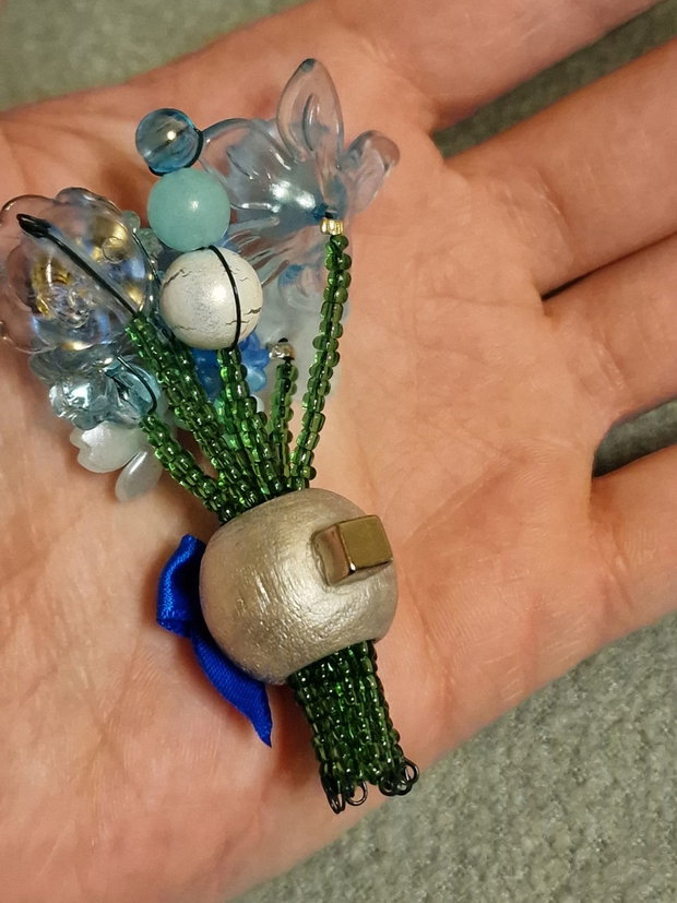 Beaded bouquet albastru