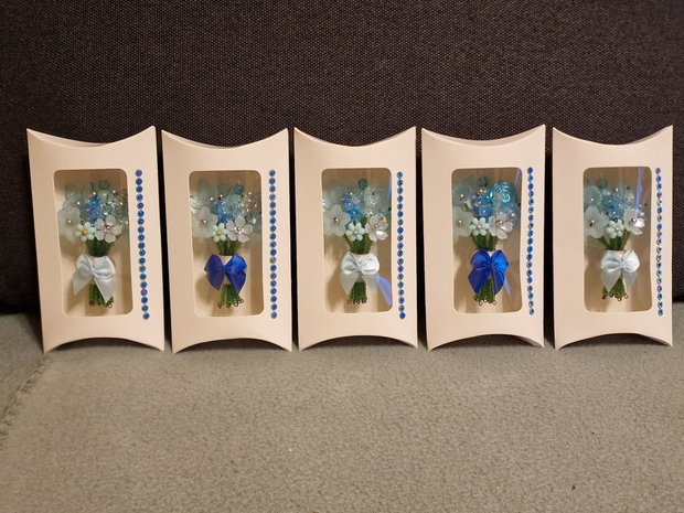 Beaded bouquet albastru