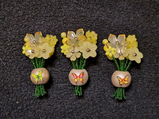Beaded bouquet galben