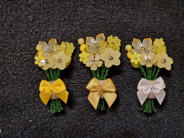 Beaded bouquet galben