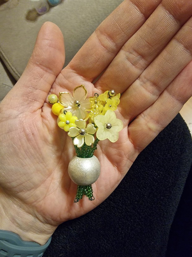 Beaded bouquet galben