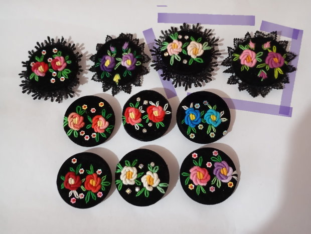 Broșe brodate manual.Martisor