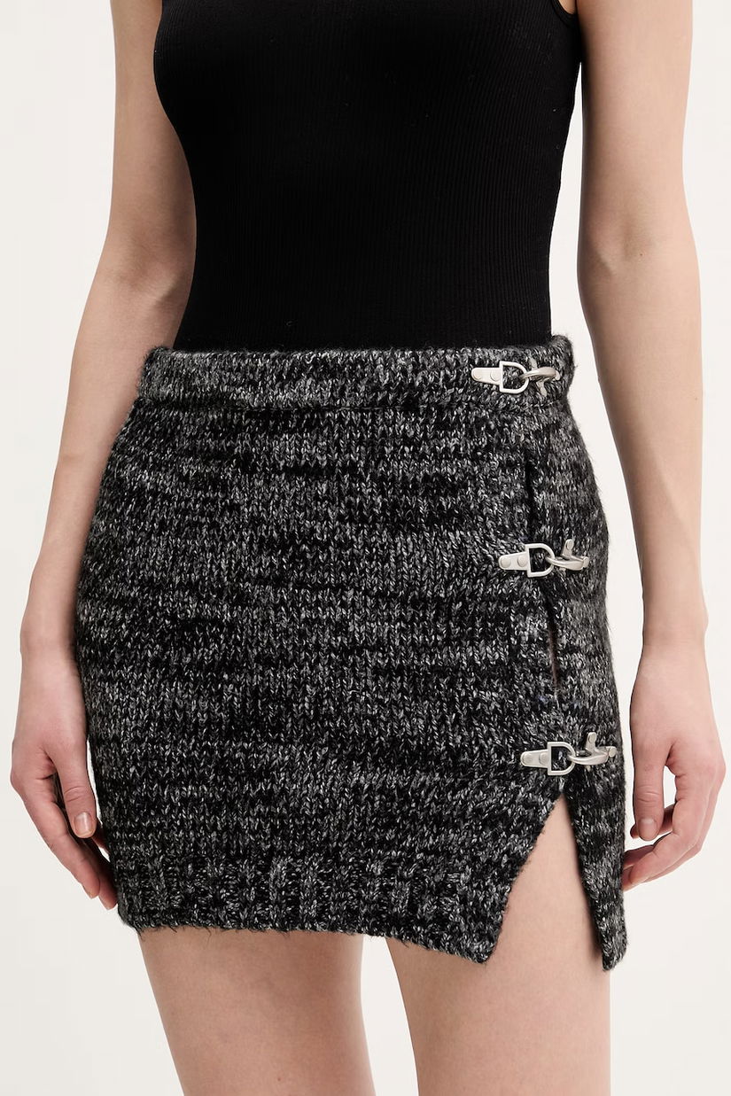 The Ragged Priest fustă