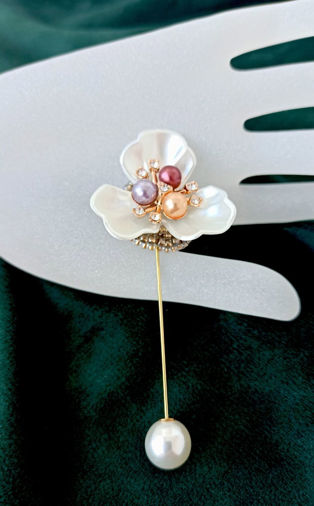 Brosa-martisor cu perle